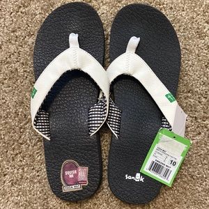 Sanuk Yoga Mat sandals, white, size 10 women’s